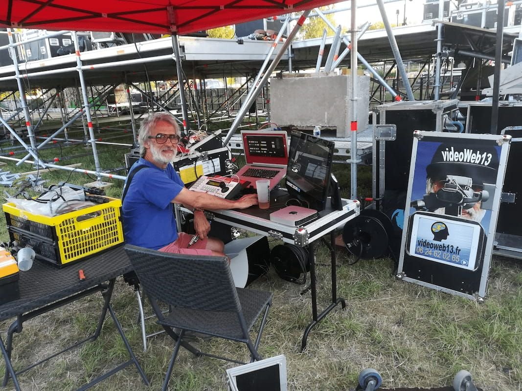 Régie vidéo lors d'une captation de spectacle en plein air